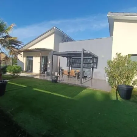 Des Rives Du Tarn Avec Jacuzzi בית נופש Montans