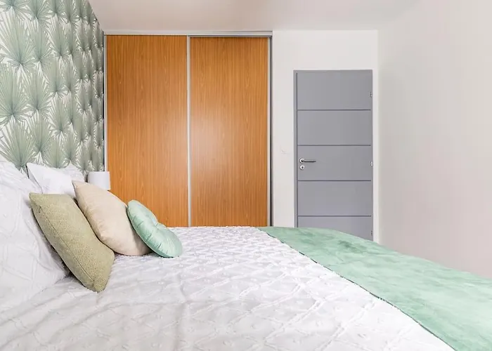 בית נופש Des Rives Du Tarn Avec Jacuzzi Montans