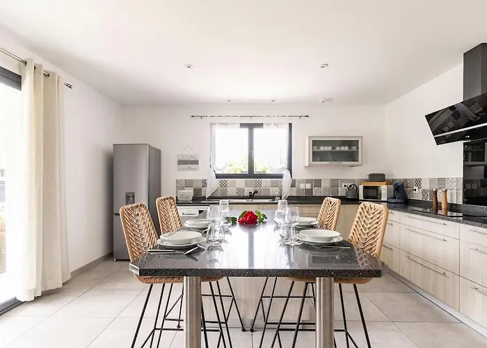 Des Rives Du Tarn Avec Jacuzzi בית נופש